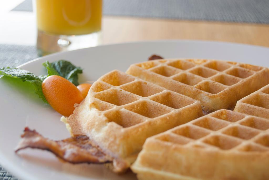 Hotel Murano Tacoma Exterior foto A Belgian waffle